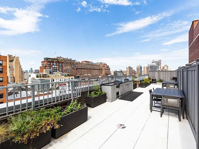 250 W 19th St #5B — Photo 7