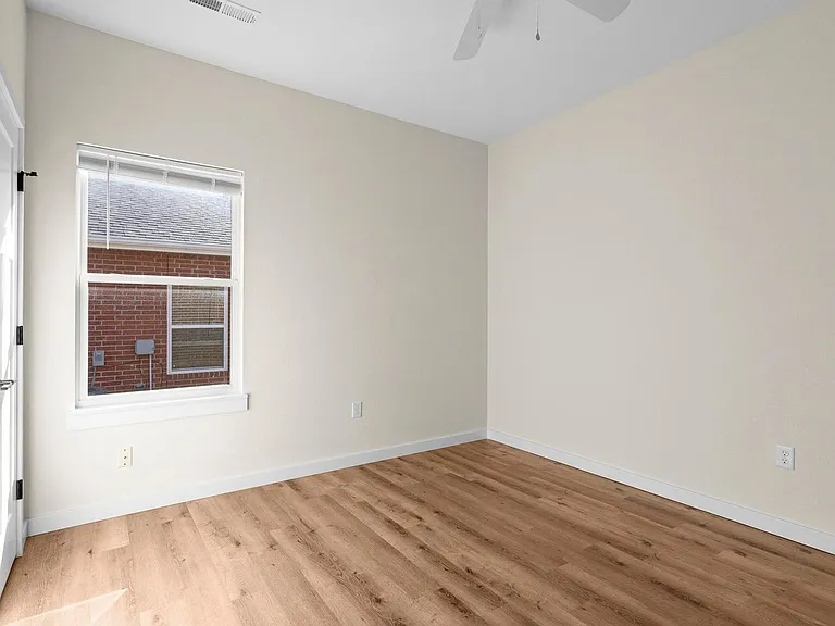 4207 E Eastmoor Dr — Photo 15