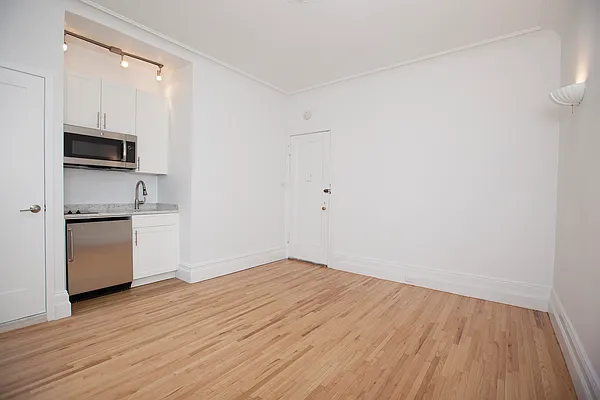 Rented by Barkoff Residential  | media 39