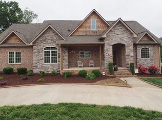 3809 9th Street Dr NE, Hickory, NC 28601