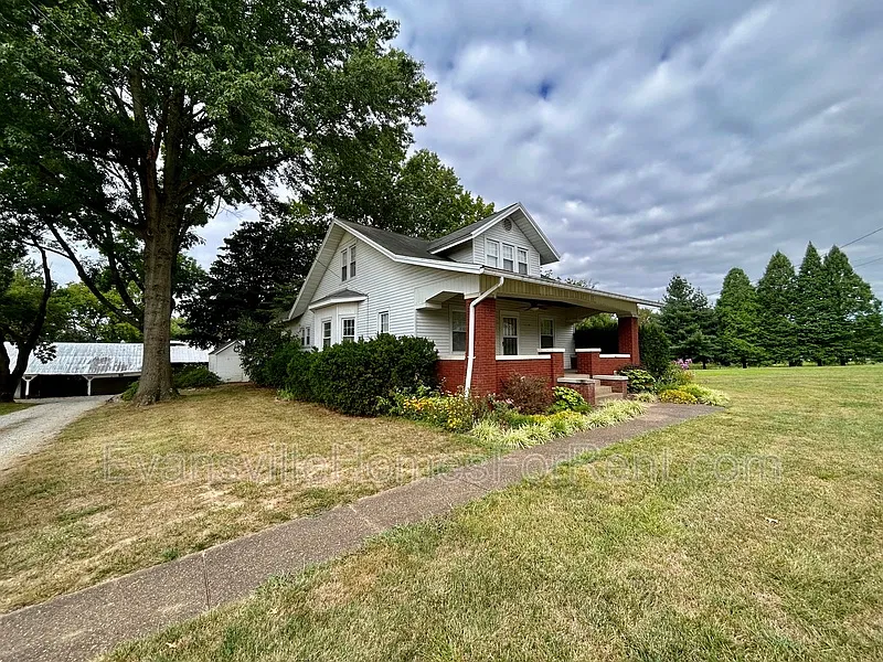 4 bed, 2.0 bath, 2720 sqft, $1,875 — Photo 4