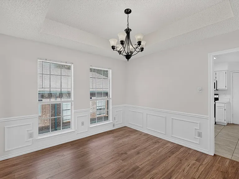 1426 Mapleview Dr — Photo 4