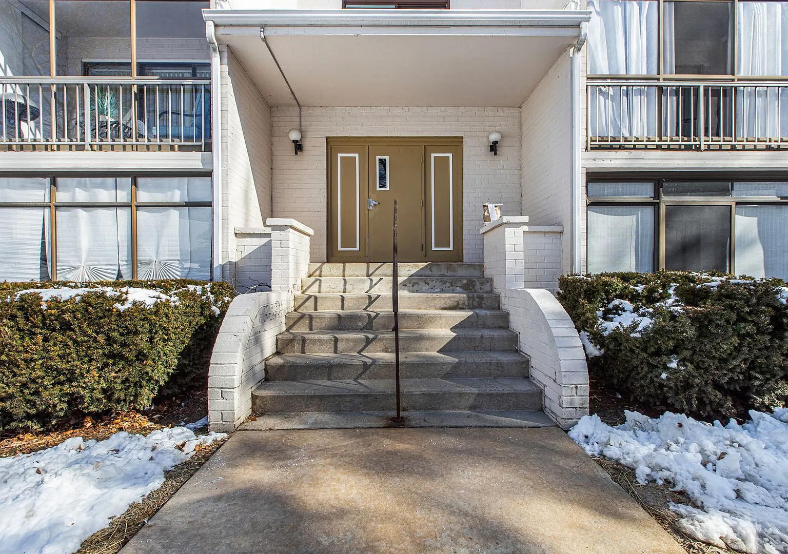 1 Bedroom Condo Walking distance to UofD Showing - Coming Soon — Photo 2