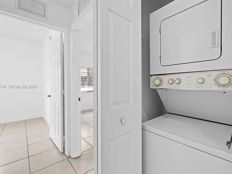 2421 W 78th St #104 — Photo 22