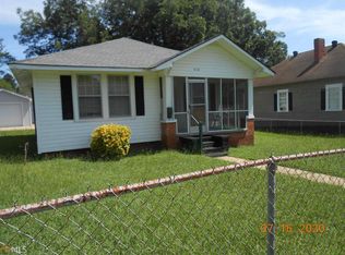 910 S 3rd St, Lanett, AL 36863