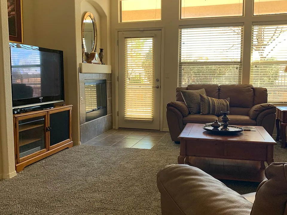 Huge Living Area,
Floor to ceiling windows and 3 sky lights throughout unit. High ceilings throughout townhouse.