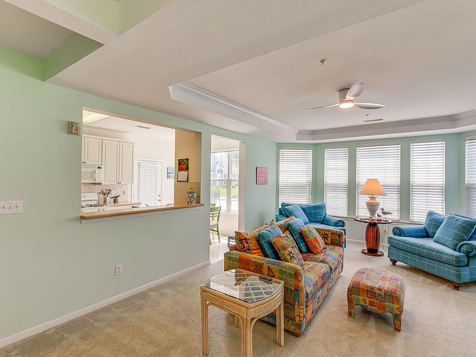 Living room with tray ceiling, southern exposure, kitchen pass-through