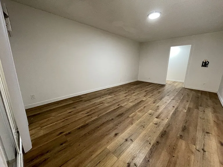 20353 Saticoy St — Photo 13