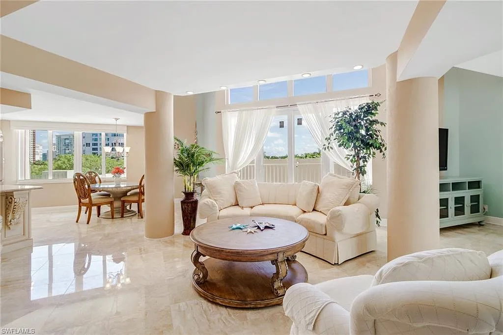 2 bed, 2.5 bath, 2240 sqft, $18,000 — Photo 2