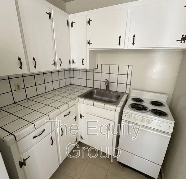 331 E Elm St #5 — Photo 7