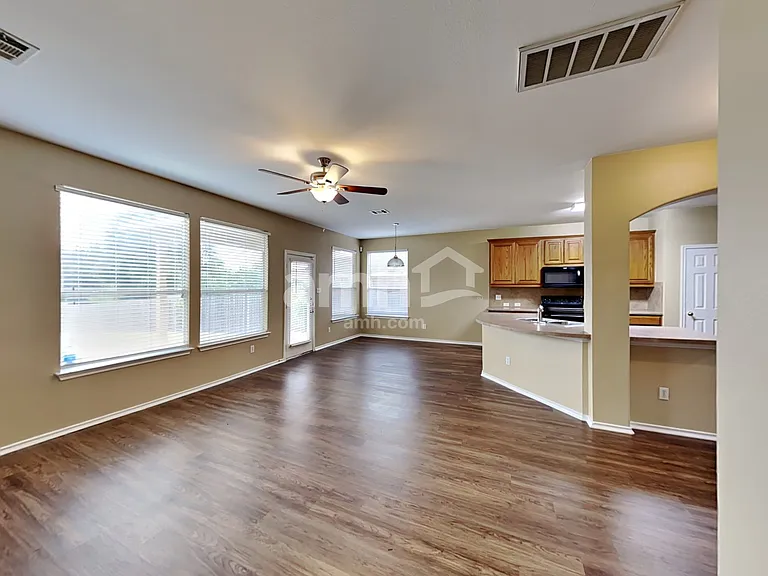 1817 Melissa Oaks Ln — Photo 4