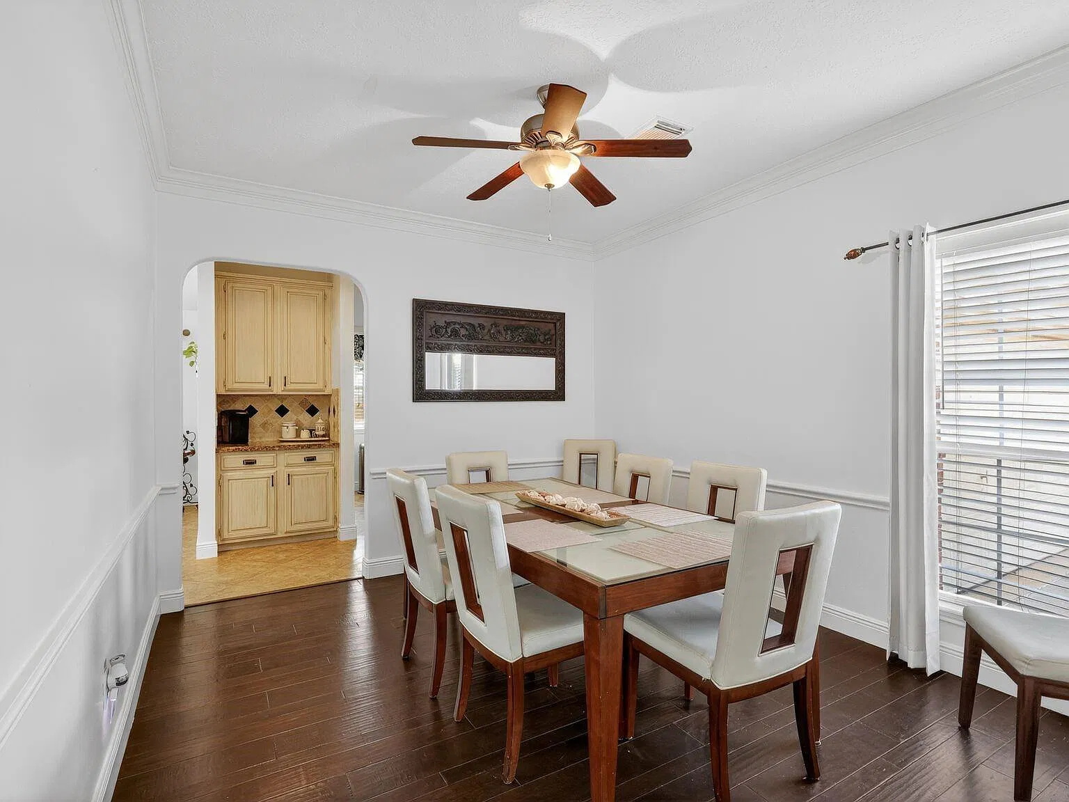 4 bed, 2.0 bath, 2257 sqft, $4,200 — Photo 4
