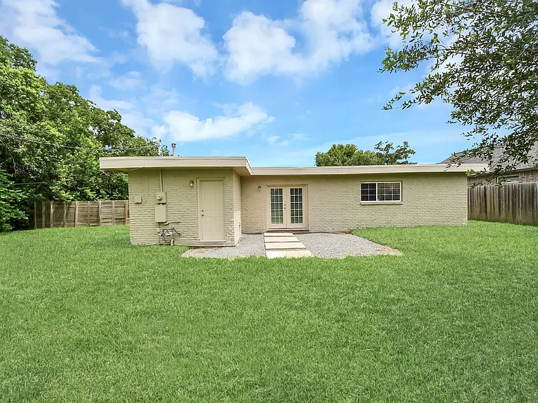 4011 Ebbtide Dr — Photo 32