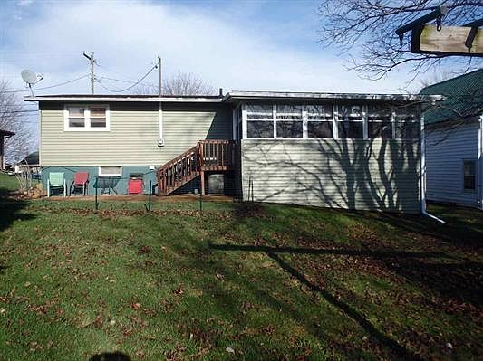 2nd image of 303 2nd St SW
