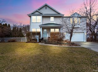 305 E Lincoln Ave, Madison Heights, MI 48071