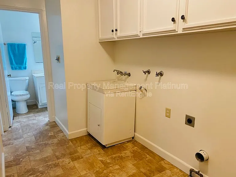 1055 W Fremont Ave — Photo 22