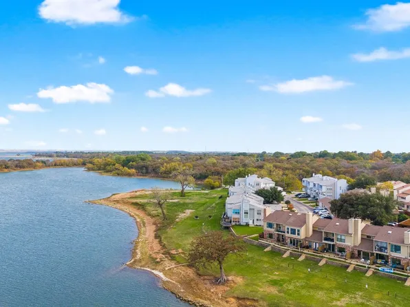 305 Oakbrook Dr, Lewisville, TX 75057