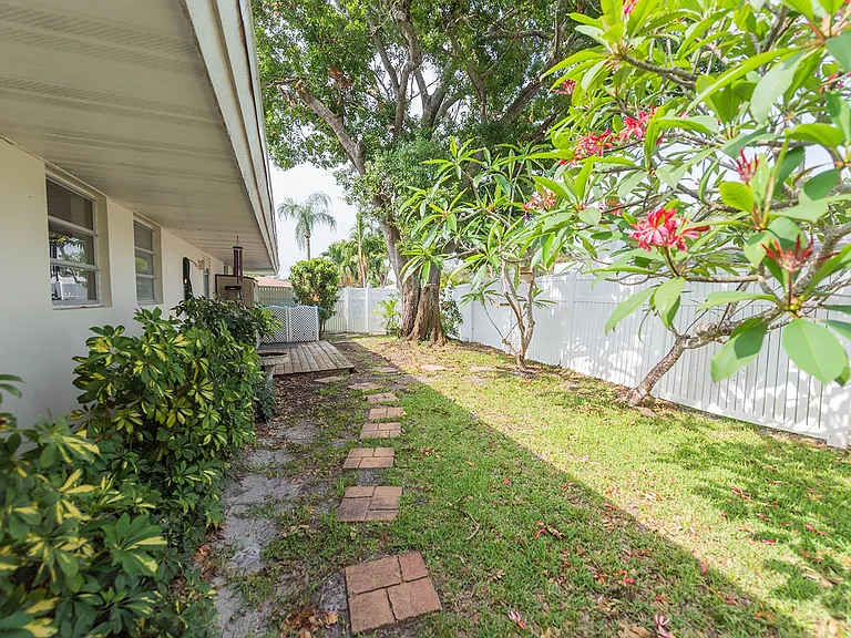 508 Poinsetta Blvd — Photo 41
