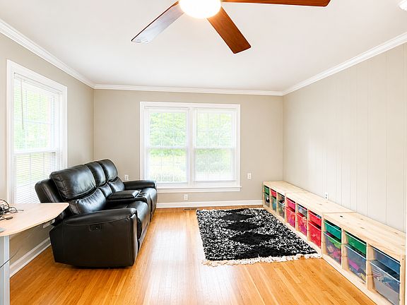 4th image of 508 Piney Point Rd