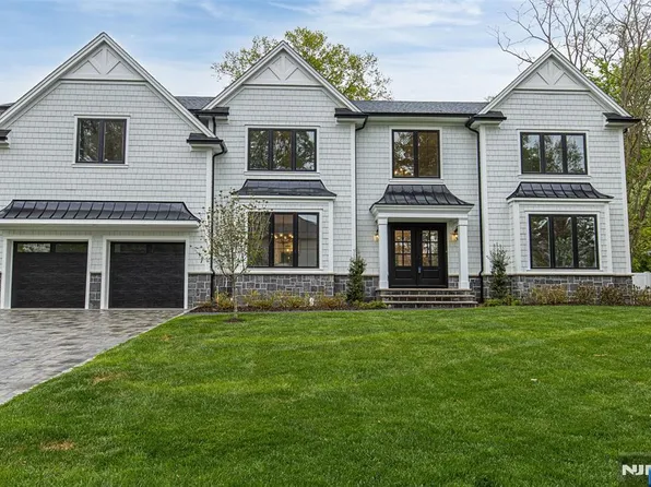 22 Northwood Ave, Demarest, NJ 07627
