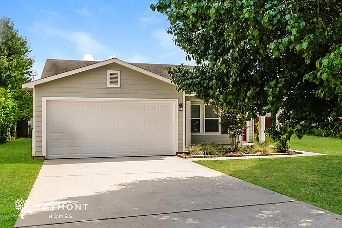 3 bed, 3.0 bath, 1698 sqft, $1,545 — Photo 1