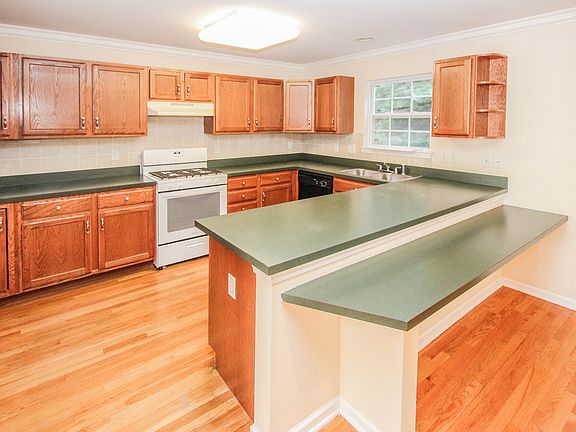 5th image of 2704 Eaton Ct #2704