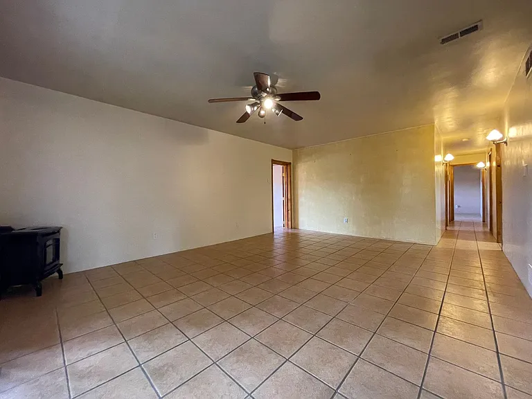 212 S El Rancho Rd — Photo 5