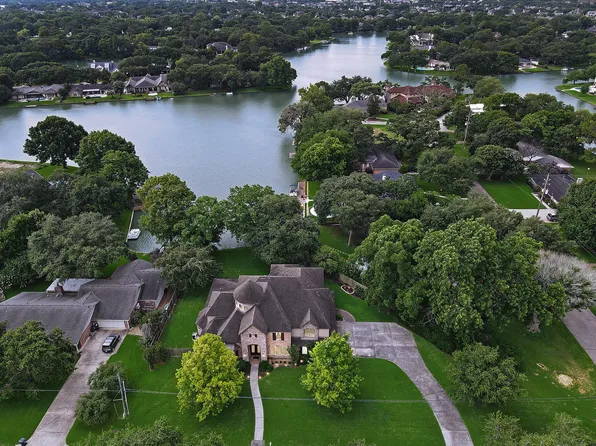 702 Piedmont St, Sugar Land, TX 77478