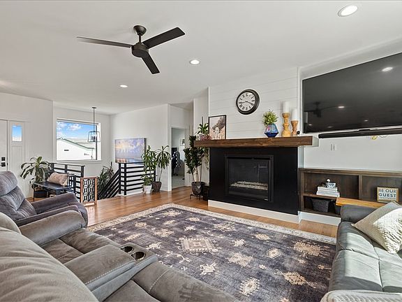 2nd image of 2212 Gleneagles Blvd