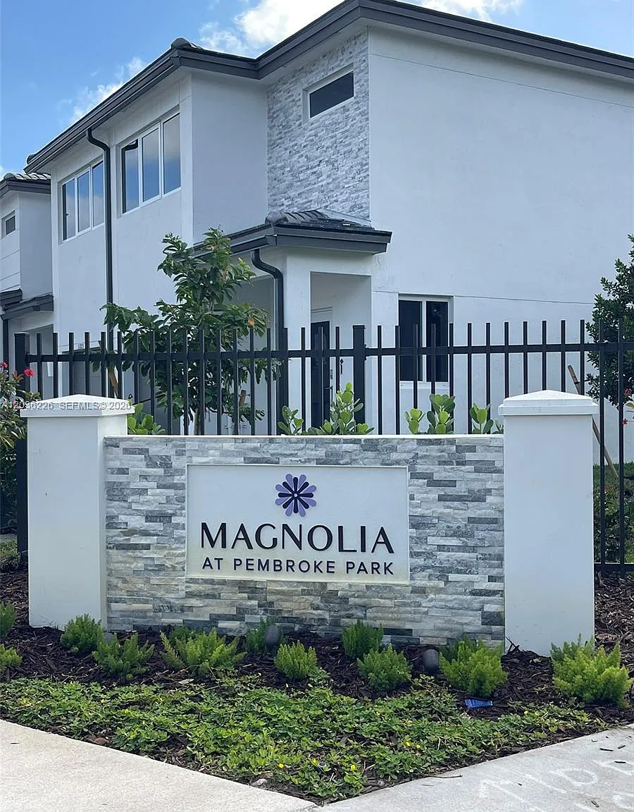 3 bed, 2.5 bath, 1331 sqft, $3,400 — Photo 2