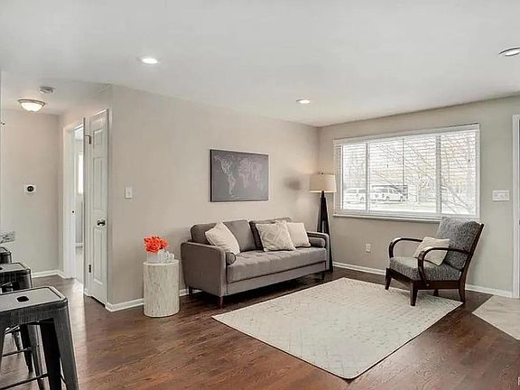 5th image of 4500 Hoyt Street