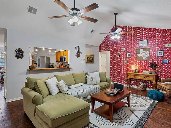 4th image of 1324 HOFFMANN LN