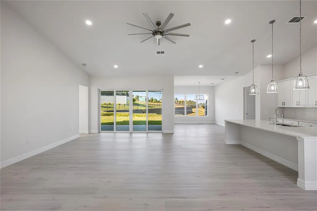 4 bed, 3.5 bath, 2656 sqft, $3,850 — Photo 3