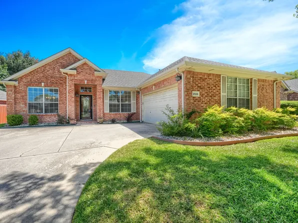 2929 Hastings Dr, Grand Prairie, TX 75052