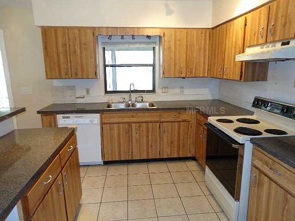 5th image of 18 Paquin Dr
