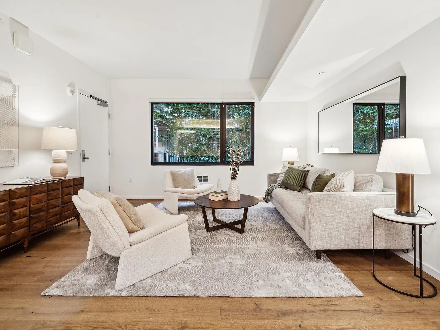 Hayes Valley: Unfurnished 2 Bed 2 Ba Condo w/ Shared Roof Deck, W/D In-Unit & Optional Parking — Photo 4