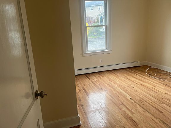 5th image of 96 Grace Church St #1