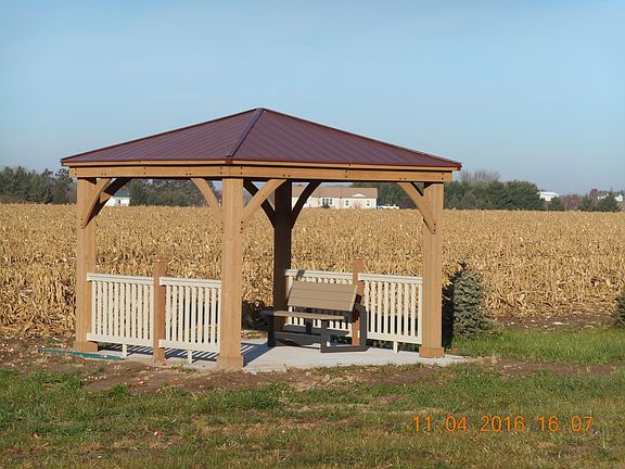 Spacious outdoor Living