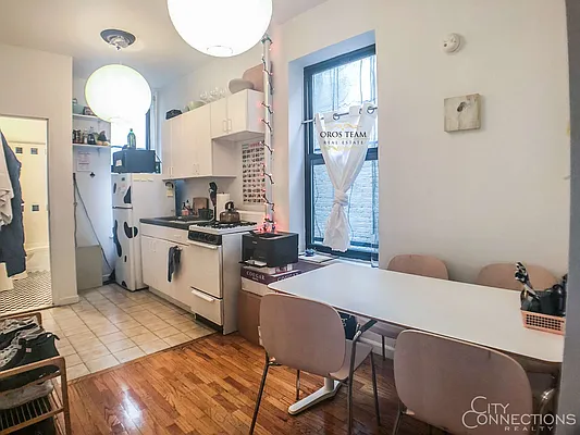 Rented by City Connections Realty | media 29