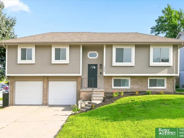 1208 Sunshine Blvd, Bellevue, NE 68123
