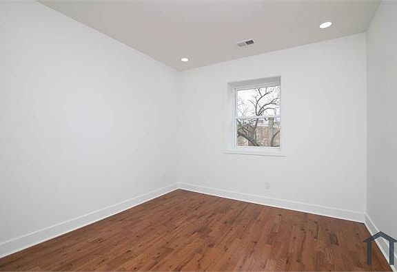 3rd image of 3035 W Diamond St #3