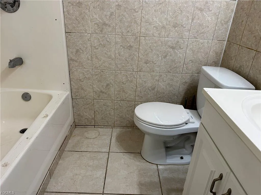 2328 Country Club Blvd - 1 — Photo 4