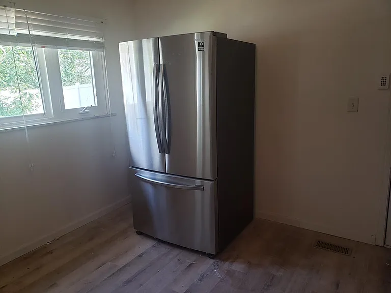 806 Maplepark Dr — Photo 2