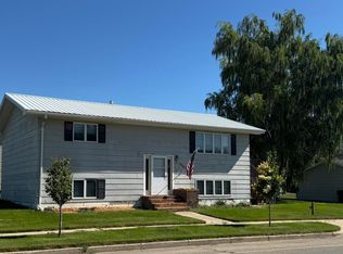 720 6th St W, Williston, ND 58801