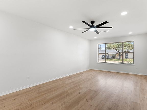 5th image of 3138 Touraine Dr