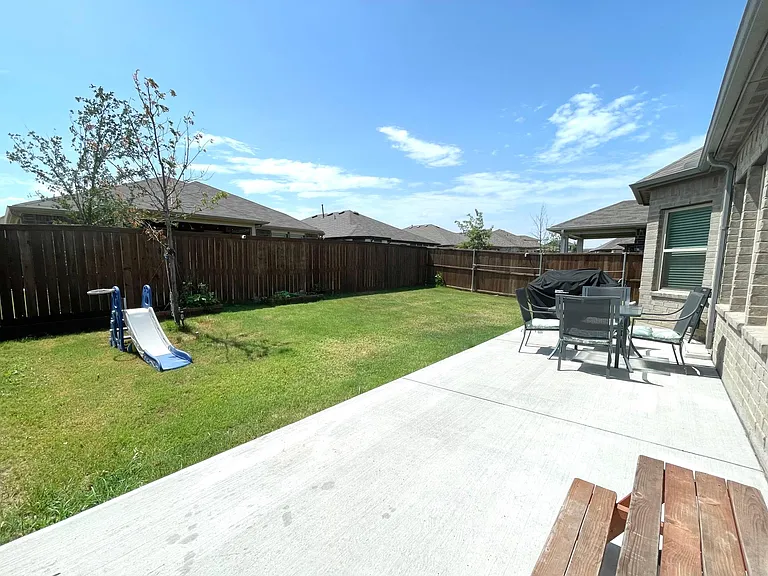 8701 Heliotrope Ln — Photo 16