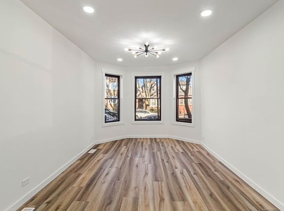 3rd image of 1018 N Harding Ave