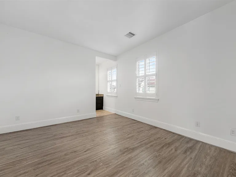 908 Amelia St — Photo 29