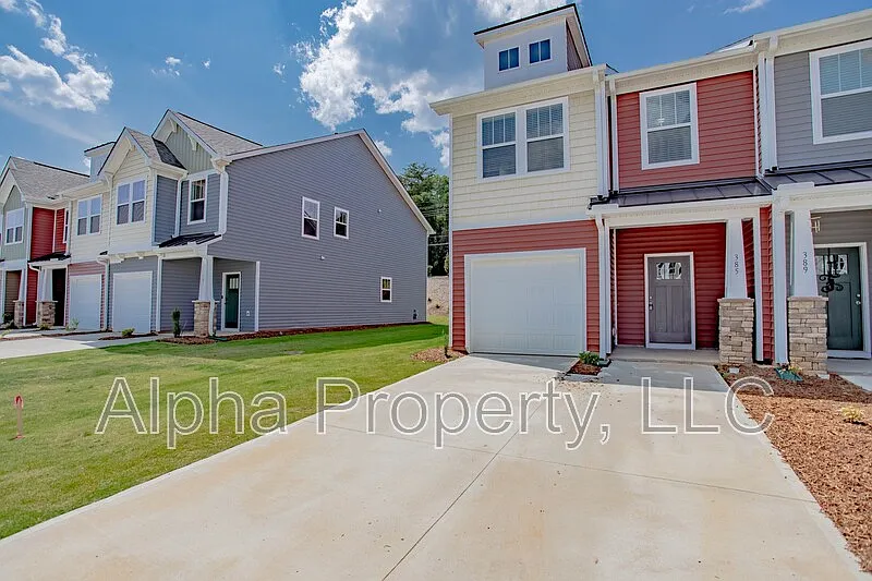 3 bed, 2.5 bath, 1650 sqft, $1,700 — Photo 2
