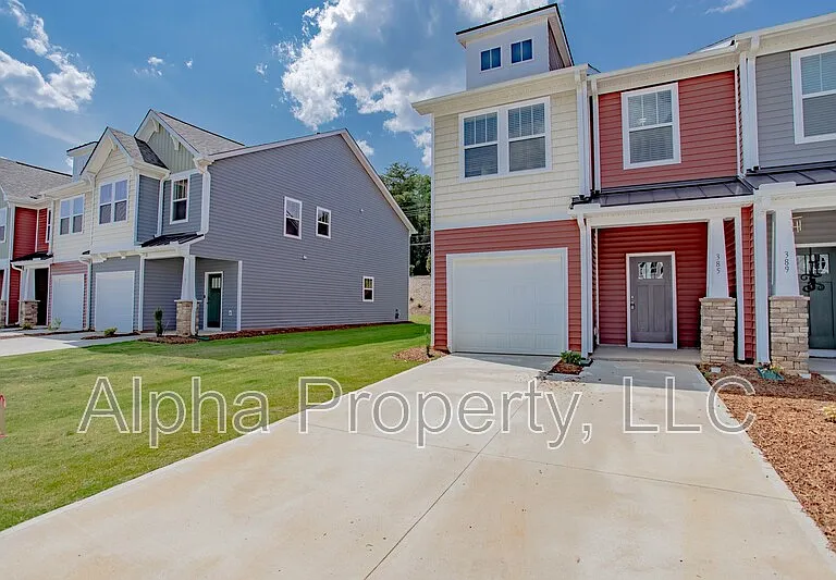 385 Hague Dr — Photo 2